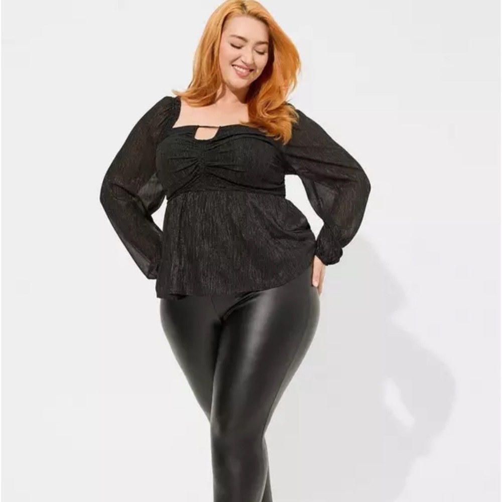 NWT Torrid black peplum shirred keyhole smocked blouse made of shimmer